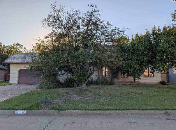 758 Moundview Ave, Salina, KS 67401