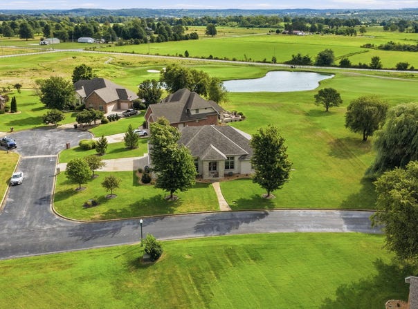 1586 Silo Place, Bolivar, MO 65613