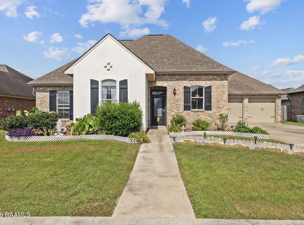 400 Hillbrooke Drive, Broussard, LA 70518