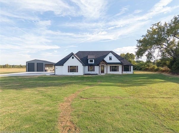 1401 W Utah Ranch RD, Lavaca, AR 72941