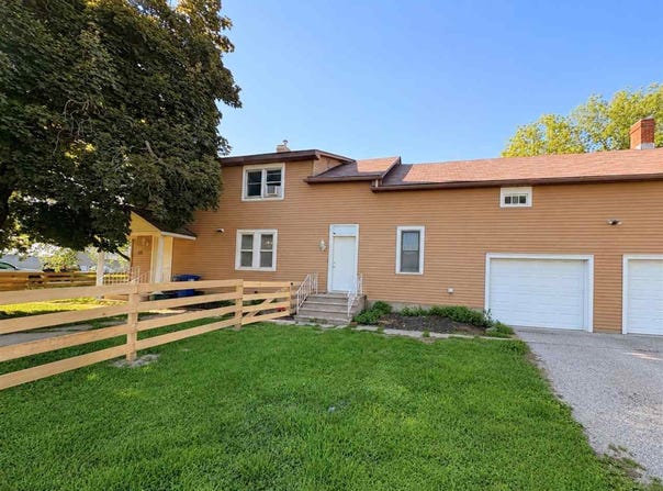 410 6th Ave, WestAmana, IA 52203