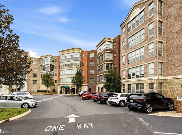 19370 MAGNOLIA GROVE Square, LEESBURG, VA 20176