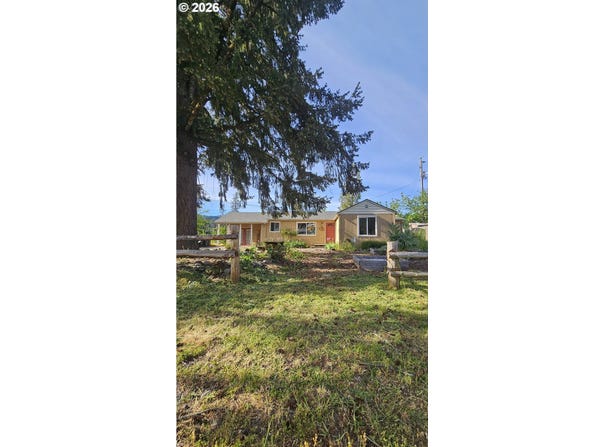 47705 BAIN St, Oakridge, OR 97463