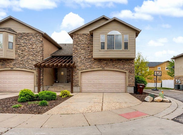 266 E TWIN BRIDGES Ln S, Midvale, UT 84047