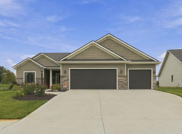 18764 Eisley Cove, Auburn, IN 46706