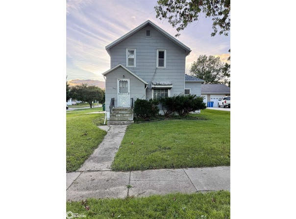 807 6th Street, Grundy Center, IA 50638