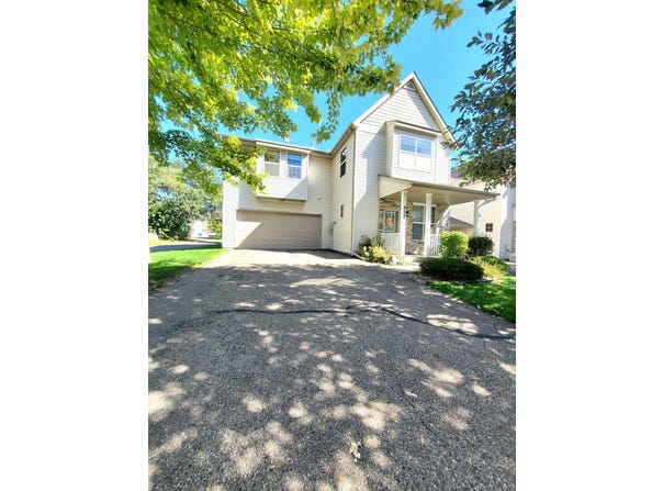 952 Conner Street, Chaska, MN 55318