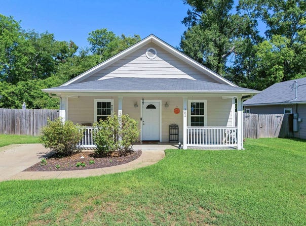 382 S Center St, Gladewater, TX 75647