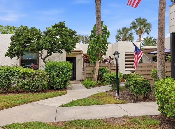 509 LAKESIDE Drive, BRADENTON, FL 34210