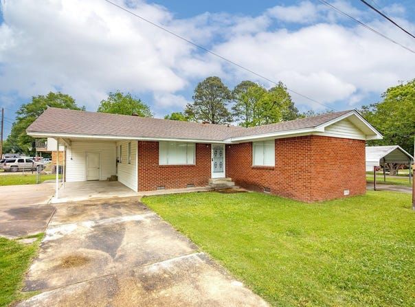 1001 E Homan, England, AR 72046