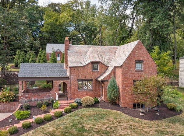 215 Brookside Blvd, Pittsburgh, PA 15241