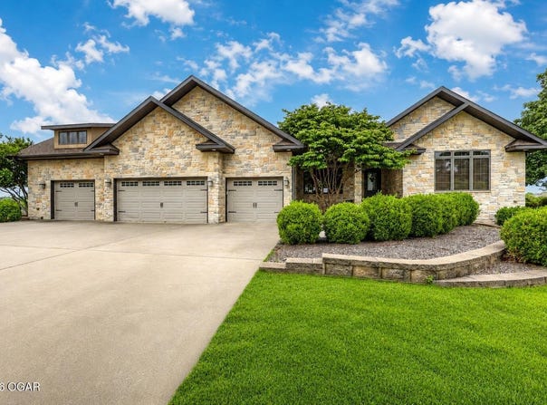 3302 Sunset Drive, Joplin, MO 64804