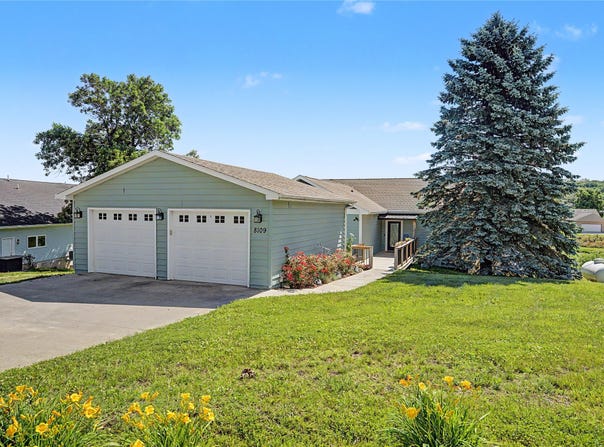 8109 Oak Ridge Drive, Dexter, IA 50070