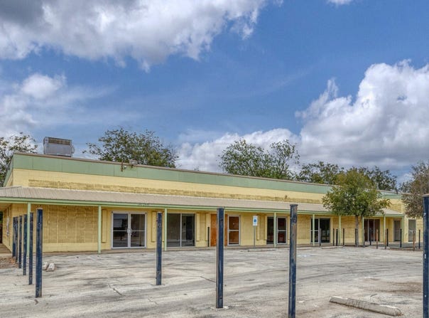 1402 1st, Crystal City, TX 78839