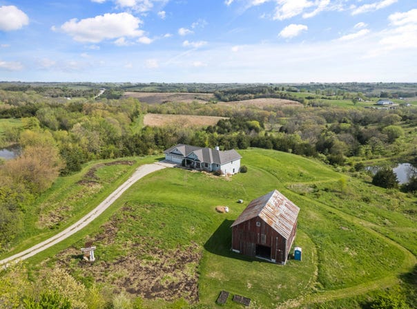 1582 N River Trail, Winterset, IA 50273