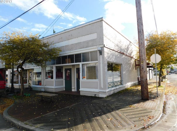 502 SPRUCE St, MyrtlePoint, OR 97458