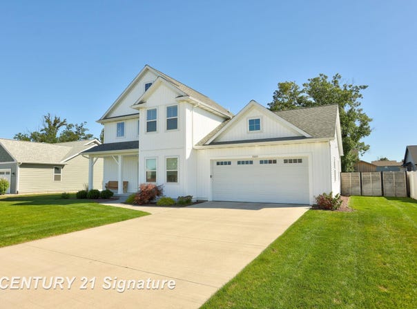 8660 Foxtail Trail, Freeland, MI 48623