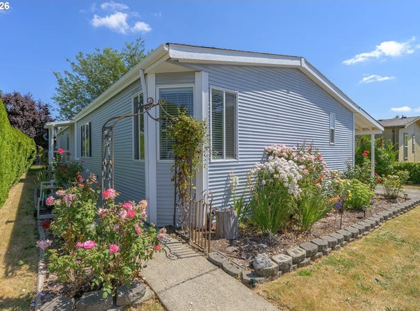 301 E COLUMBIA, Newberg, OR 97132