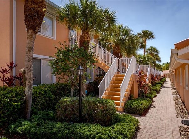 6830 Beach Resort Dr, NAPLES, FL 34114