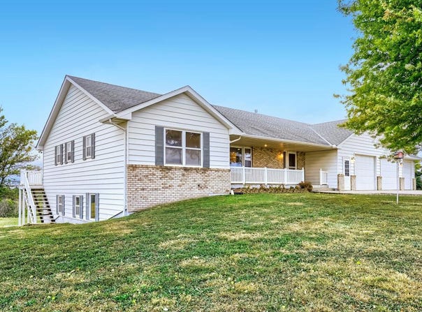 7030 Dahlgren Road, Chaska, MN 55318