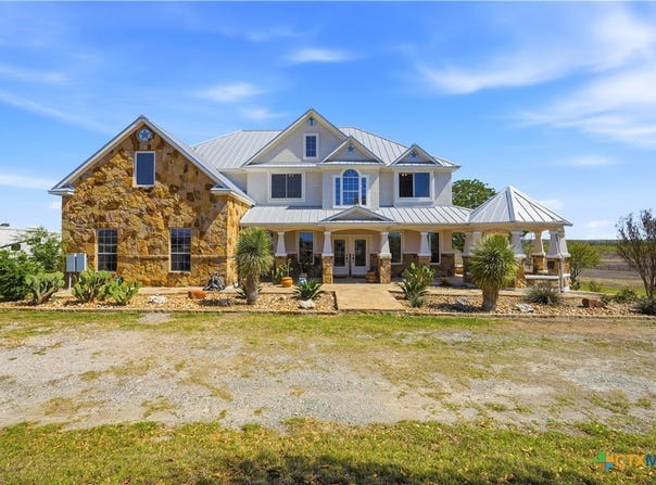 100 Mayfield Lane, Lockhart, TX 78644
