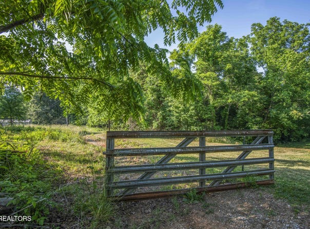 Wood Lane, Luttrell, TN 37779