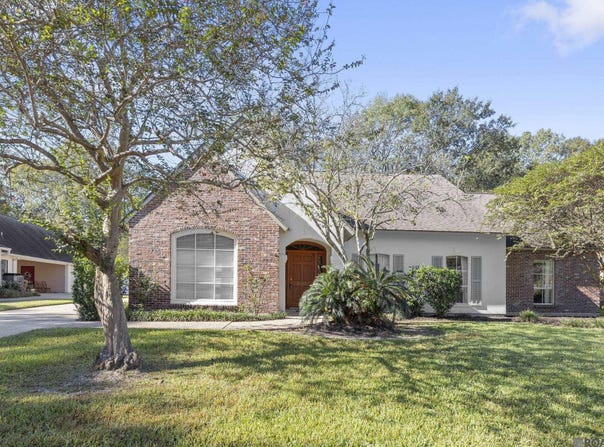 5802 Lake Shadow Dr, Baton Rouge, LA 70817
