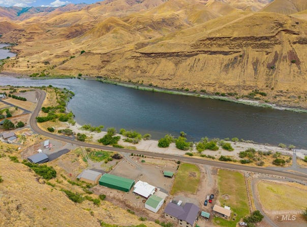 31018 Snake River Rd, Asotin, WA 99402