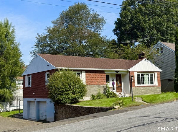 406 Lakeside Drive, Bridgeport, CT 06606