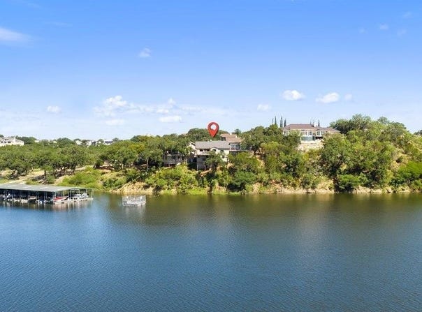 512 Harbor Dr, Spicewood, TX 78669