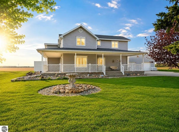 10989 E Pleasant Valley Road, Shepherd, MI 48883