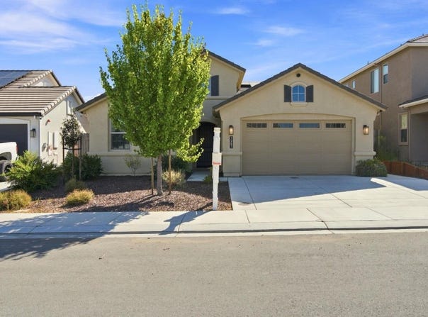 1261 Azalea DR, HOLLISTER, CA 95023