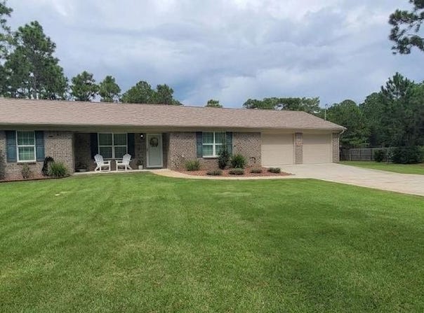 8962 Deer Ln, Navarre, FL 32566