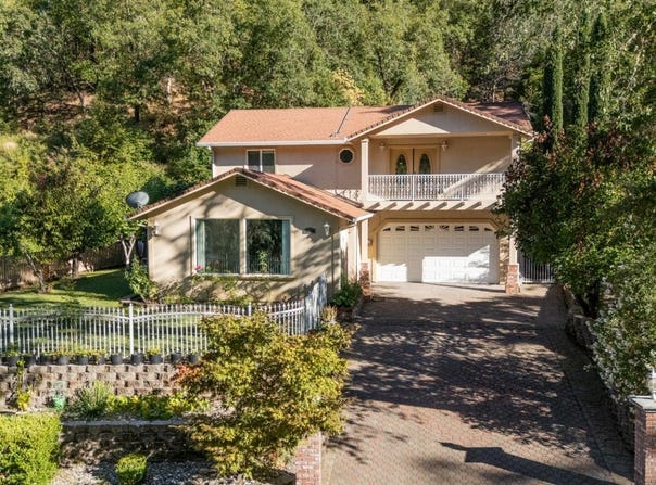 261 Crestview Drive, Ukiah, CA 95482
