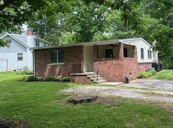 15 Roanoke Road, Patterson, NY 12563