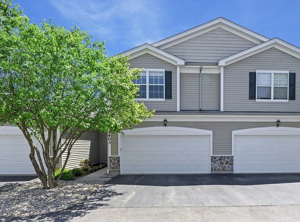 2603 Kendall Crossing, McHenry, IL 60051