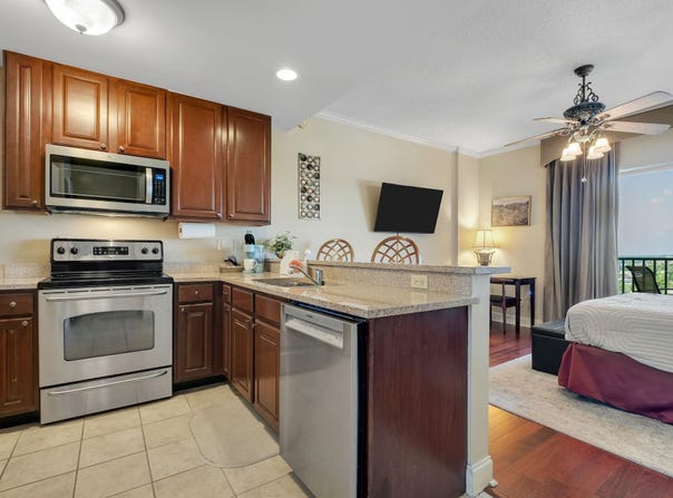215 W College Avenue, Tallahassee, FL 32301