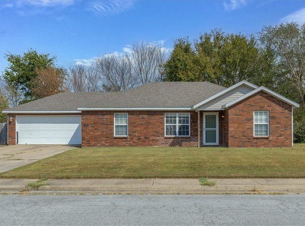 1312 Hackberry Place, Elkins, AR 72727