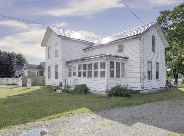 123 Hilltop Lane, Cassopolis, MI 49031