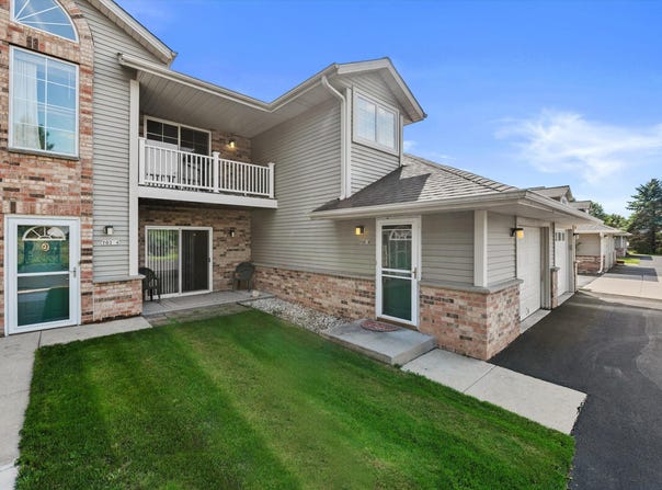 702 Shepherds Dr, West Bend, WI 53090