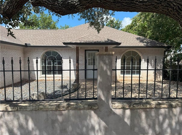 1132 5th, Comfort, TX 78013