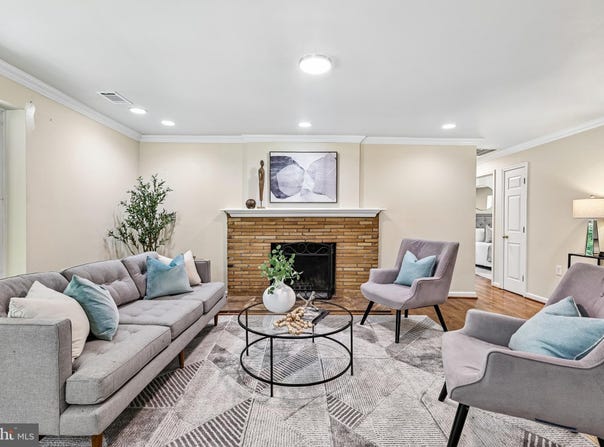 18328 SHARON Road, TRIANGLE, VA 22172