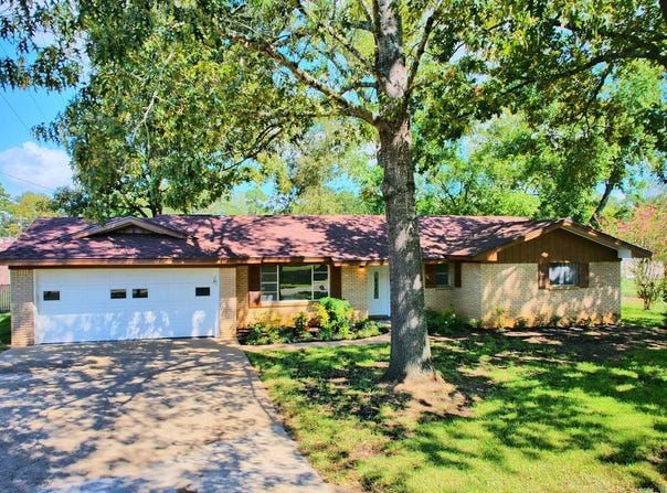 105 Parker Blvd, Hemphill, TX 75948