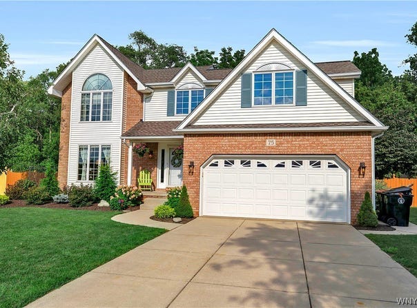 75 Michael's Walk, Lancaster, NY 14086