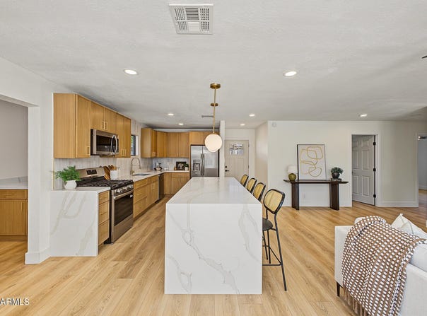 1330 E CATALINA Drive, Phoenix, AZ 85014