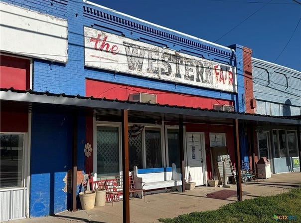 204 E Gassaway Ave, Lott, TX 76656