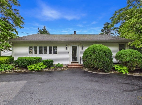 26 Pershing Ave, Acushnet, MA 02743