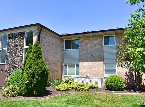 10003 Sakura Drive, St Louis, MO 63128