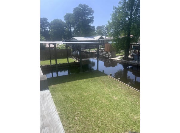 32027 Pats Ln, Springfield, LA 70462