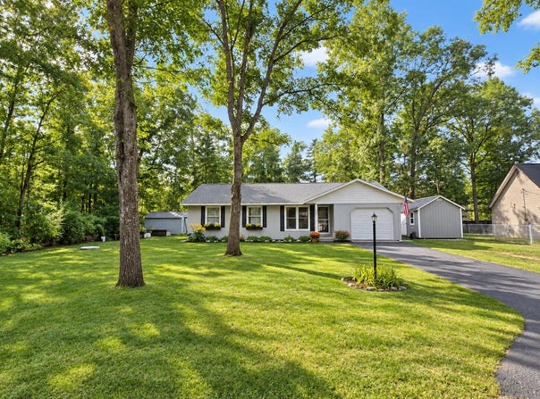 6891 Elmwood, Indian River, MI 49749